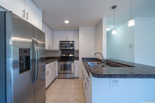 239 Mananai Place E, Honolulu, HI 96818