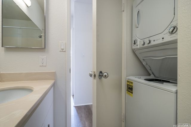 239 Mananai Place E, Honolulu, HI 96818