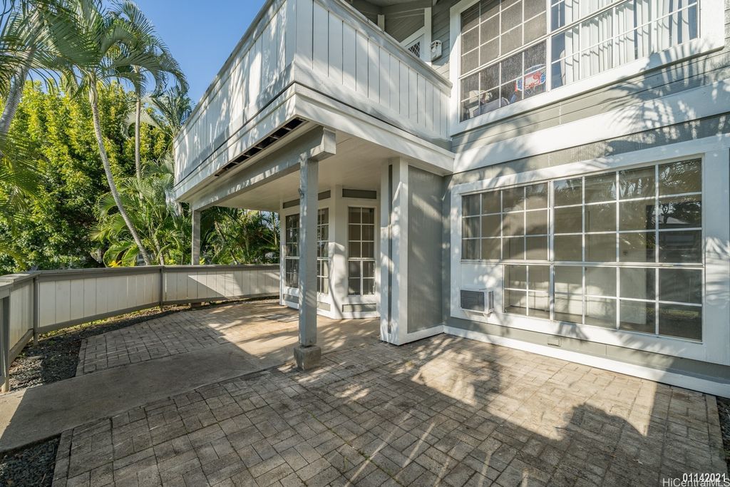 239 Mananai Place E, Honolulu, HI 96818