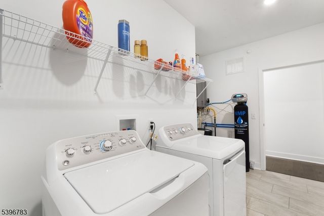 11 Veterans Way 132, Morris Plains Boro, NJ 07950