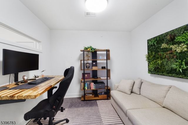 11 Veterans Way 132, Morris Plains Boro, NJ 07950