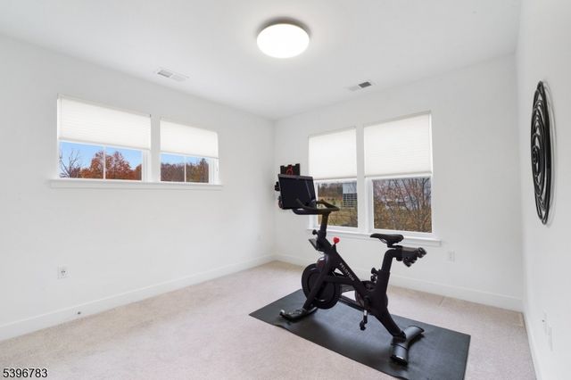 11 Veterans Way 132, Morris Plains Boro, NJ 07950