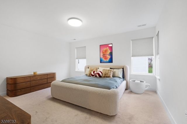 11 Veterans Way 132, Morris Plains Boro, NJ 07950