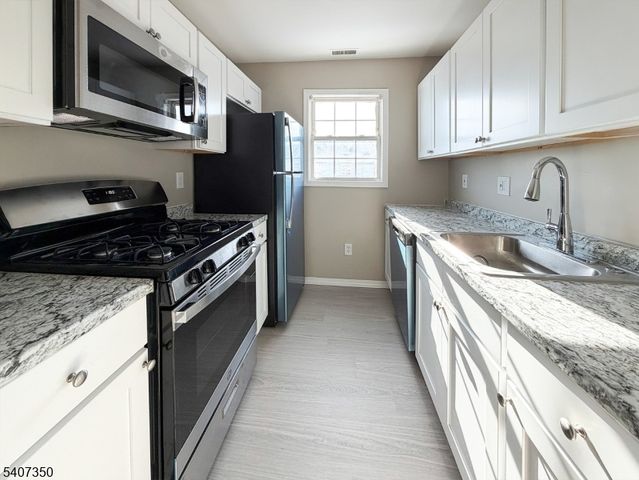 48 Holland St, Newark City, NJ 07103