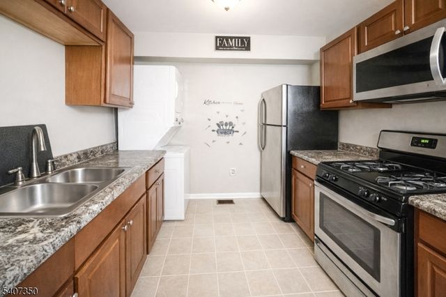 48 Holland St, Newark City, NJ 07103