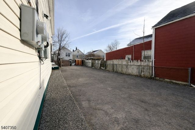 48 Holland St, Newark City, NJ 07103