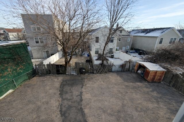 48 Holland St, Newark City, NJ 07103