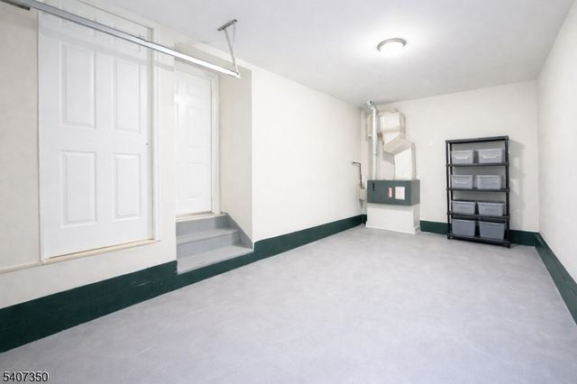 48 Holland St, Newark City, NJ 07103