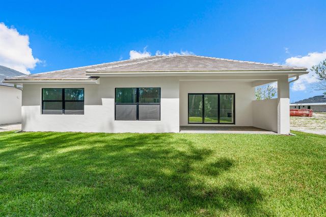 692 Ravens Landing Drive, Vero Beach, FL 32968