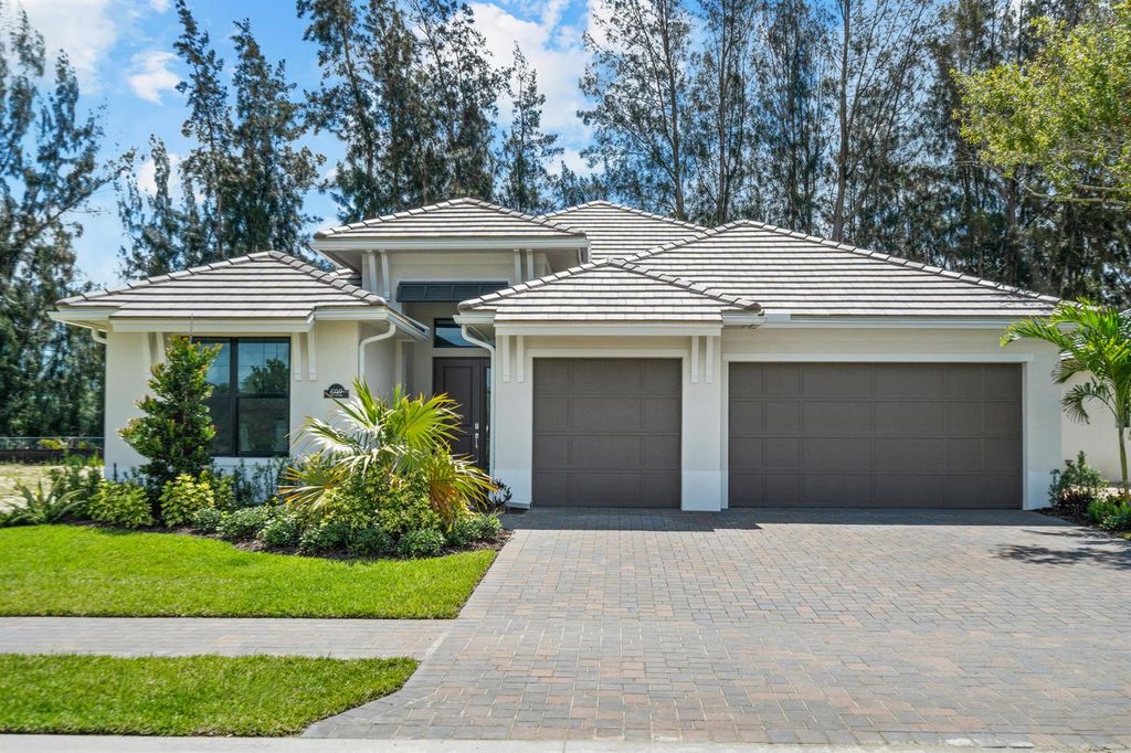 692 Ravens Landing Drive, Vero Beach, FL 32968