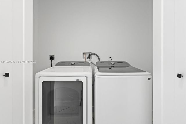 2861 NW 8th Ct, Fort Lauderdale, FL 33311