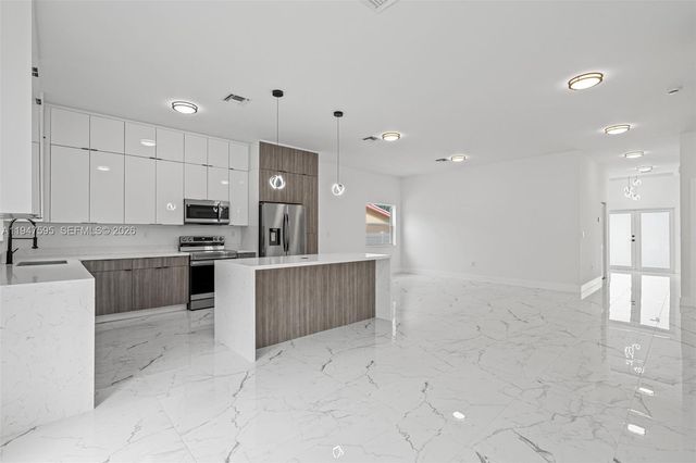 2861 NW 8th Ct, Fort Lauderdale, FL 33311