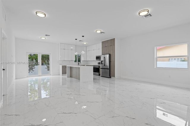 2861 NW 8th Ct, Fort Lauderdale, FL 33311