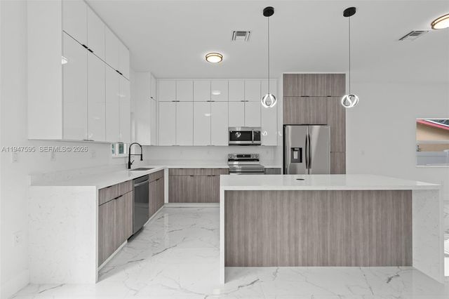 2861 NW 8th Ct, Fort Lauderdale, FL 33311