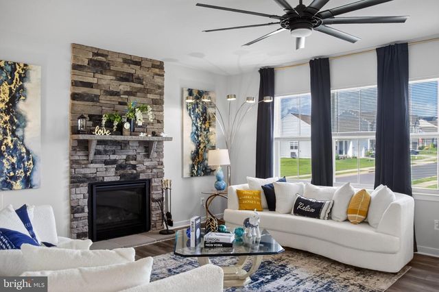 2103 BERWICK DR, Jeffersonton, VA 22724