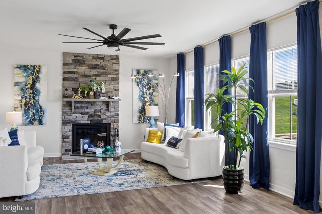 2103 BERWICK DR, Jeffersonton, VA 22724