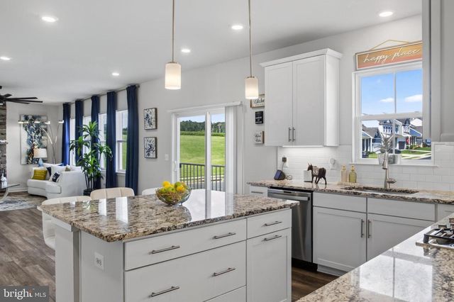 2103 BERWICK DR, Jeffersonton, VA 22724