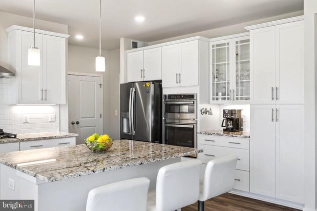 2103 BERWICK DR, Jeffersonton, VA 22724
