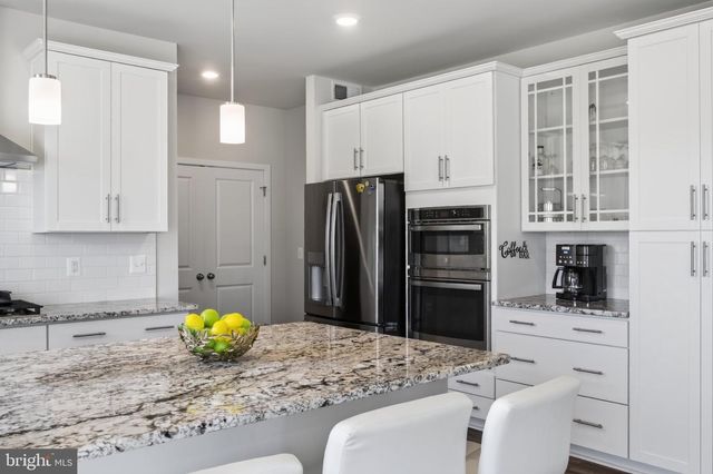 2103 BERWICK DR, Jeffersonton, VA 22724