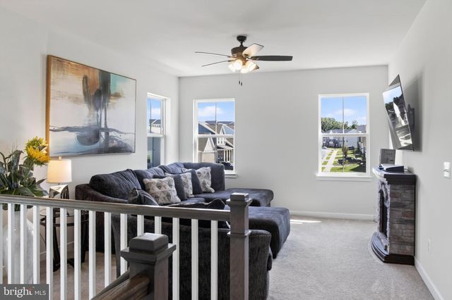 2103 BERWICK DR, Jeffersonton, VA 22724