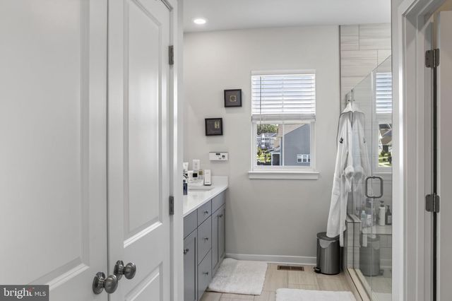2103 BERWICK DR, Jeffersonton, VA 22724