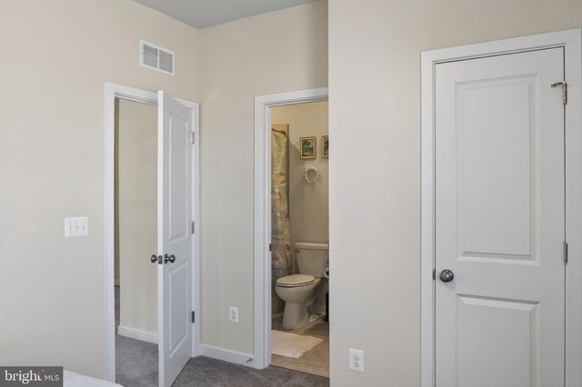 2103 BERWICK DR, Jeffersonton, VA 22724