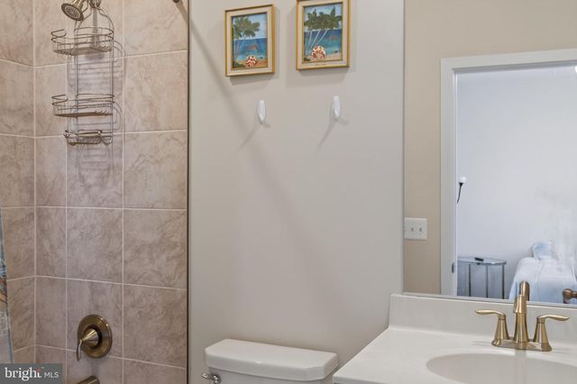 2103 BERWICK DR, Jeffersonton, VA 22724