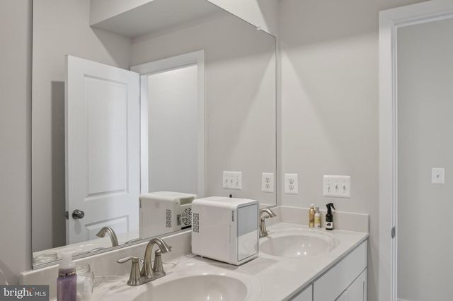 2103 BERWICK DR, Jeffersonton, VA 22724