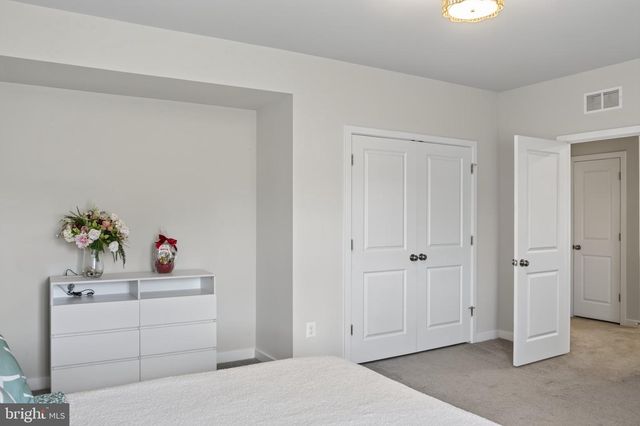 2103 BERWICK DR, Jeffersonton, VA 22724