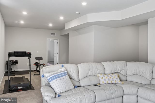 2103 BERWICK DR, Jeffersonton, VA 22724