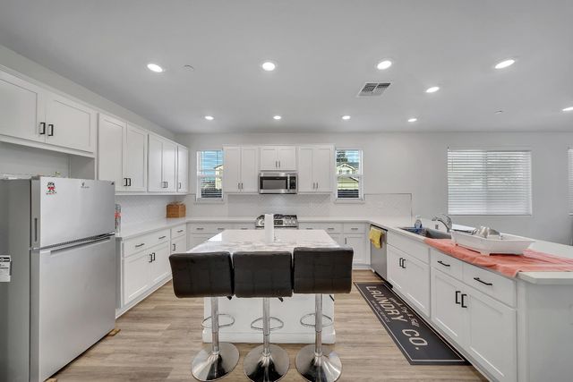 4806 Ariel St, Keyes, CA 95328