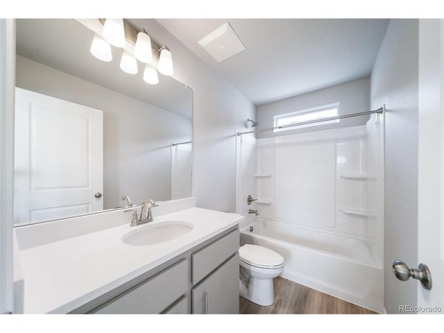 46570 Avery Ln, Bennett, CO 80102