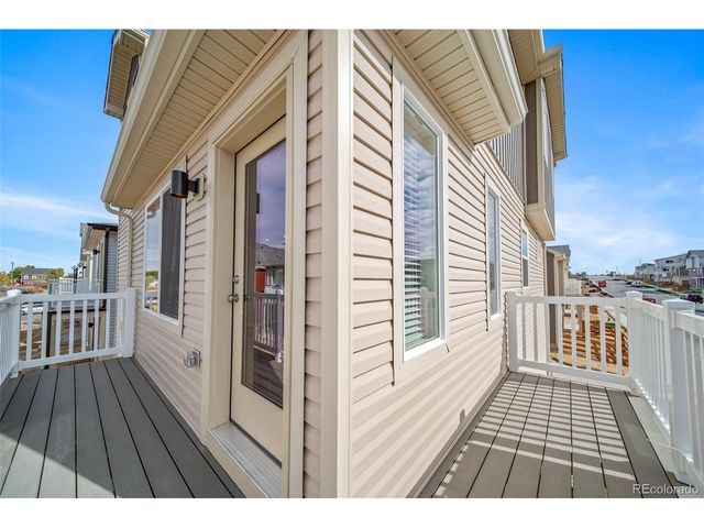 46570 Avery Ln, Bennett, CO 80102