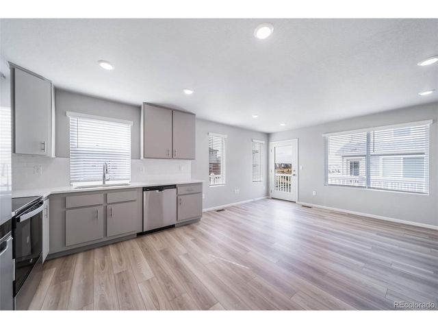 46570 Avery Ln, Bennett, CO 80102