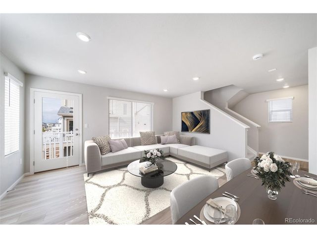 46570 Avery Ln, Bennett, CO 80102