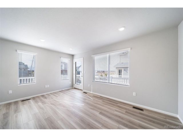 46570 Avery Ln, Bennett, CO 80102