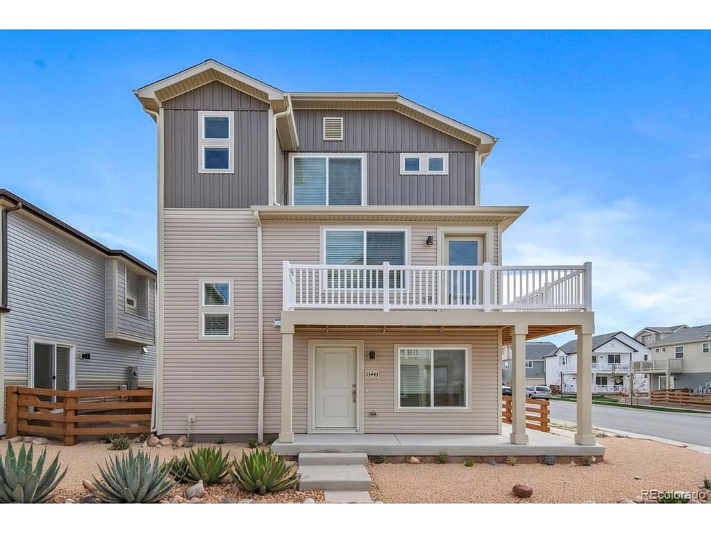 46570 Avery Ln, Bennett, CO 80102