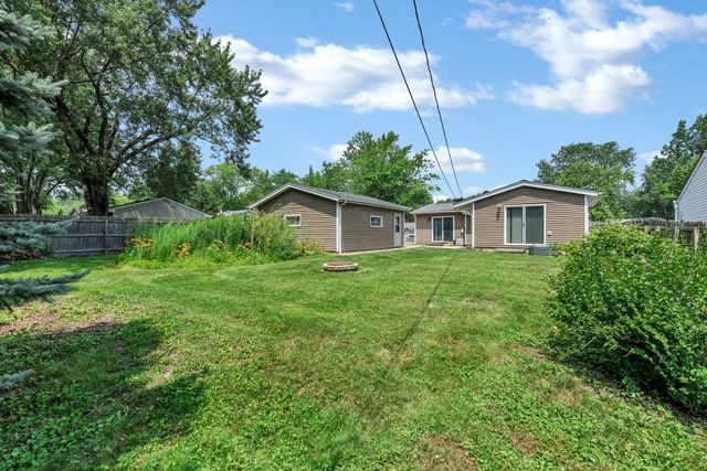 18595 W Pamela Place, Gurnee, IL 60031