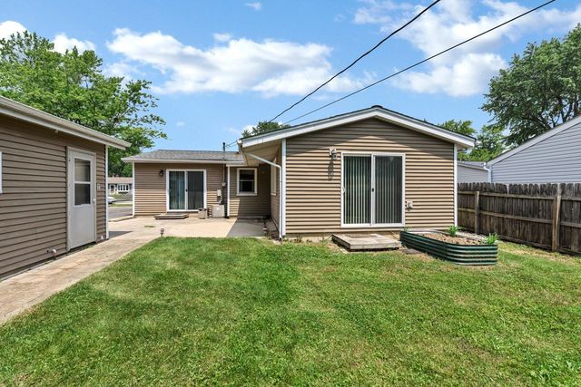 18595 W Pamela Place, Gurnee, IL 60031