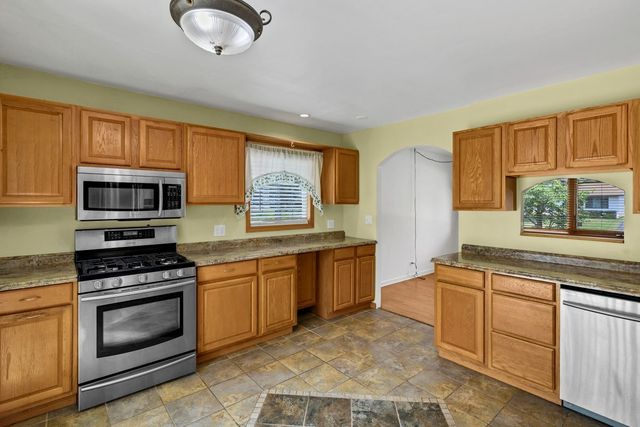 18595 W Pamela Place, Gurnee, IL 60031