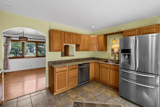 18595 W Pamela Place, Gurnee, IL 60031
