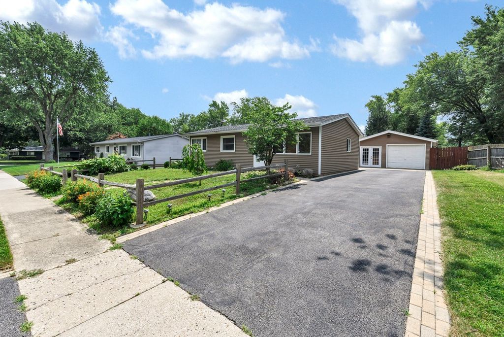 18595 W Pamela Place, Gurnee, IL 60031