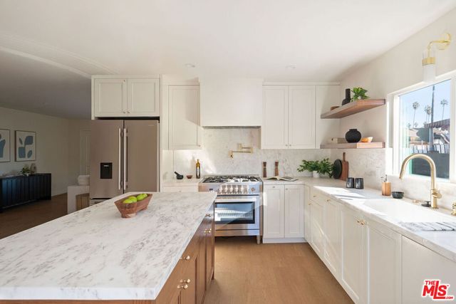 4617 10th Avenue, Los Angeles, CA 90043