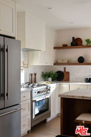 4617 10th Avenue, Los Angeles, CA 90043