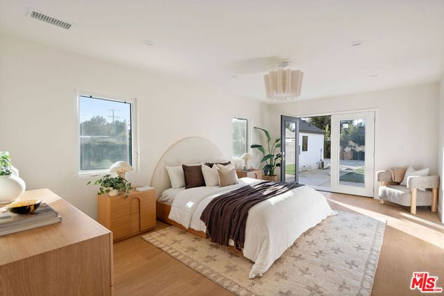 4617 10th Avenue, Los Angeles, CA 90043