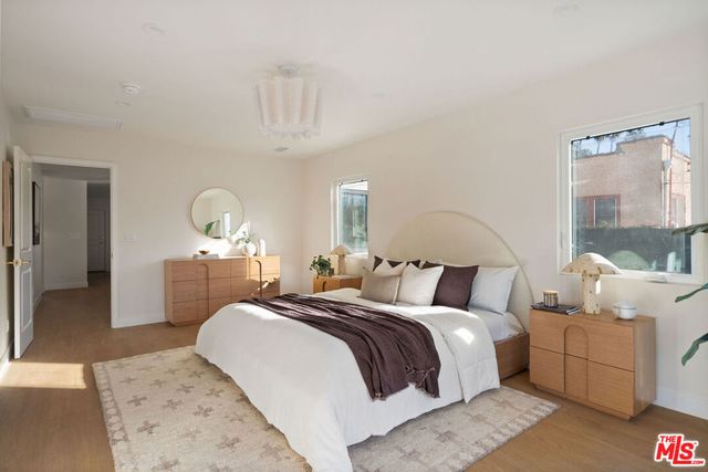 4617 10th Avenue, Los Angeles, CA 90043