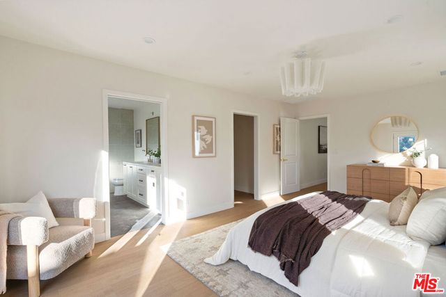 4617 10th Avenue, Los Angeles, CA 90043