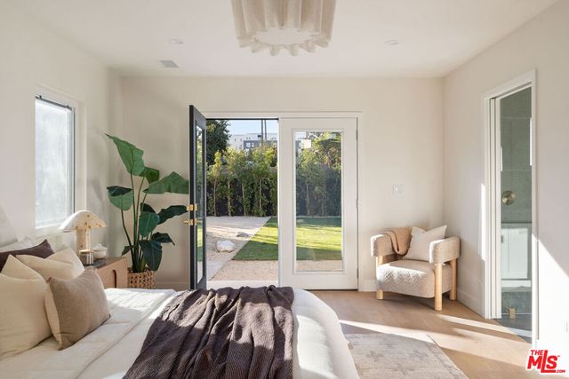 4617 10th Avenue, Los Angeles, CA 90043