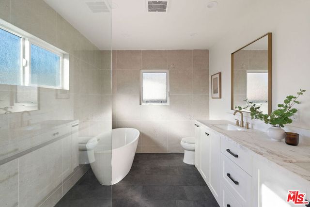 4617 10th Avenue, Los Angeles, CA 90043