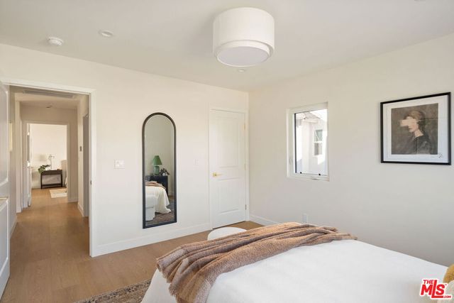 4617 10th Avenue, Los Angeles, CA 90043